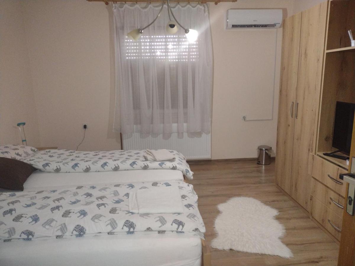 Evelin Sobe Apartment Бачка Топола Екстериор снимка